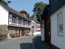 Raadhuis en voormalige school van Cratzenbach