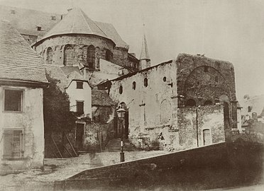 Südkonche noch mit gotisch ver­grö­ßer­ten Fenstern, Foto um 1850