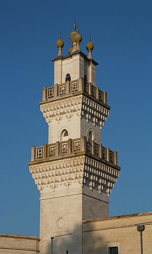 The minaret of the Oxford Centre for Islamic Studies, a recognised independent centre of the university. The building, in east Oxford, mixes Islamic and Oxford-style architecture.