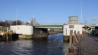 Kennedybrücke mit Sturmflutsperrwerk in Bremerhaven