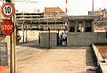 A Checkpoint Charlie-val átellenes Friedrich/Zimmerstrasse átkelőhely nyugatról