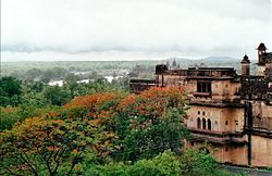 Orchha – Raja Mahal und Blick auf den Fluss