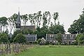 De kerkbuurt van Eenigenburg met zeer klein kerkgebouw, slechts drie traveën diep.