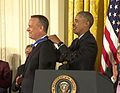 Başkan Barack Obama tarafından, Aktör Tom Hanks'e verilen madalya, 22 Kasım 2016.