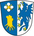 Gemeinde Landensberg Gespalten von Blau und Silber; vorne über einem bewurzelten goldenen Baumstumpf eine silberne Rose mit goldenem Butzen und goldenen Kelchblättern, hinten ein goldenbewehrter blauer Greif.