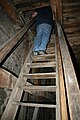 Steile Treppe im Kirchturm der Christuskirche. Auf dem Weg zum Glockenstuhl