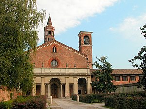 Vorplatz der Kirche