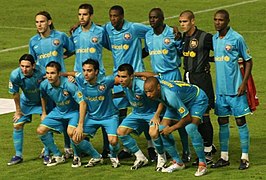 Barcelona met Milito, Oleguer, Touré, Thuram, Valdés, Abidal; Messi, Iniesta, Xavi, Deco en Henry.