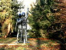 Skulptur auf dem Plateau des Paks am Syringenplatz