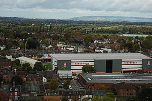 Das Kingsholm Stadium vom Turm der Kathedrale von Gloucester aus fotografiert (2010)