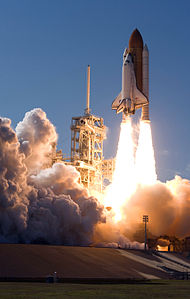 Discovery Uzay Mekiği'nin STS-124 veya diğer bir adıyla ISS-1J için 31 Mayıs 2008 günü yerel saatle 17.02'de içerisinde 8 kişilik mürettebatı ile kalkışı. Planlanan kalkış tarihinden 6 gün sonra kalkan uzay mekiği, 25 Mayıs 2008'de dünyaya döndü. (Üreten: NASA)