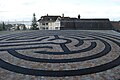 Labyrinth vor der Kirche
