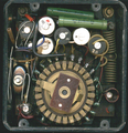 Kupferoxydul-Mess­gleich­richter (links) im Multimeter „Multizet“