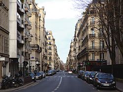 An der Kreuzung mit der Rue de Longchamp
