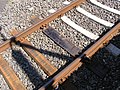 Bahnschwellen aus (von links nach rechts) Stahl, Holz und Beton im Bahnhof Friedrichsdorf (Woche 33)