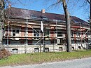 Wohnhaus mit Wirtschaftsgebäuden und Einfriedung