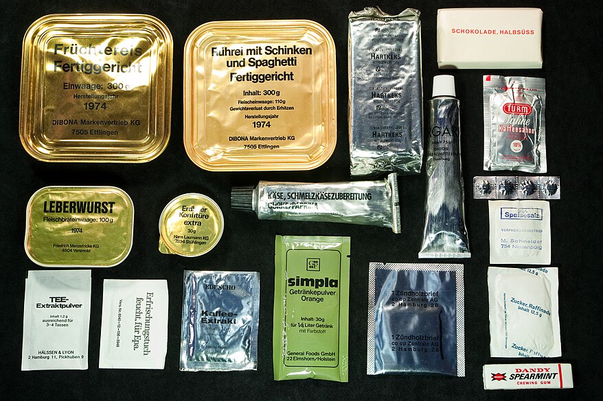 The assorted contents of an "Einmannpackung Typ 1" field ration issued to Bundeswehr personnel in the 1970s by Medvedev