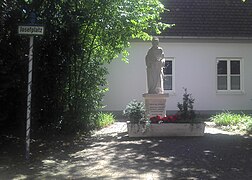 Statue des hl. Josef am Josefplatz in Aichach