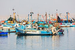 Fischerboote im Hafen von Paracas