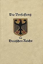 Deckblatt der Weimarer Verfassung in Buchform