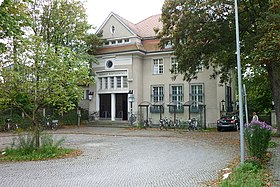 Empfangsgebäude des Bahnhofs