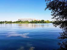 Blick über den Großen Dutzendteich zur Kongresshalle