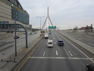 Aus dem Tunnel zur Brücke