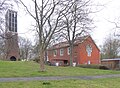 Göttingen-Weststadt, ev. Friedenskirche; links der jüngere Campanile des Architekten Hans Hautsch (Aufnahme 2021)