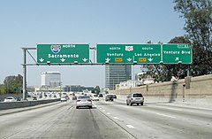 I-405 przed zjazdem na Ventura Blvd i U.S. Route 101