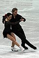 Meryl Davis und Charlie White in offener Haltung.