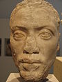Προτομή ρωμαϊκής εποχής που απεικονίζει σε νεαρή ηλικία τον Μέμνονα, που υιοθετήθηκε από τον φιλόσοφο και πολιτικό Ηρώδη τον Αττικό. Βρίσκεται στη συλλογή Antikensammlung στο Άλτες Μουζέουμ του Βερολίνου και προέρχεται από τη βίλα του Ηρώδη του Αττικού, περί το 170.