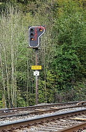 In oktober 2014 werd het beveiligingssysteem ETCS1 op de Athus-Maaslijn in gebruik genomen. Tussen de sporen bevinden zich de platte Eurobalise-bakens.