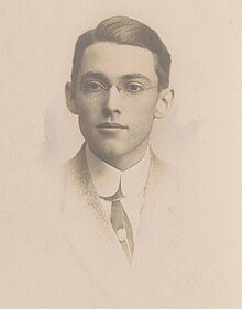 1910 class photograph of Horace Peaslee