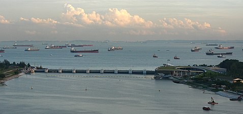 Marina Barrage und die Straße von Singapur.