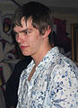 Nicholas Hoult interpreta Tony Stonem