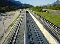 Verknüpfung Stans, Blick nach Osten auf den Münsterertunnel - Mittelgleise: Neubaustrecke, - Außengleise: seit 15. August 2011 angepasste Bestandsstrecke