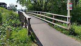 Brug 1897 (mei 2020) met op de achtergrond Nieuwe Meer