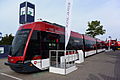 Ein Solaris Tramino mit Lichtleisten über den Türen