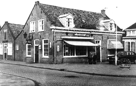 Voorkant Marktzicht (slijterij rond 1960)