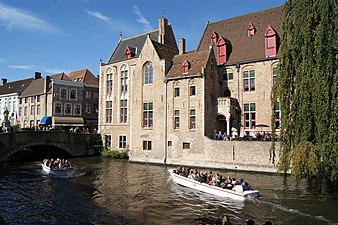 Le Dyver prend le relais du Bakkersrei jusqu’au quai du Rosaire.