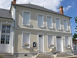 The town hall in Nanteau-sur-Essonne