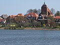 Blick über den Oberteich auf die St.-Laurentius-Kirche