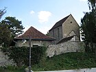 Klostermauer mit Kirchenschiff
