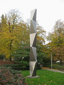 Sculptuur "Getordeerd" aan de Rembrandtweg in Amstelveen.