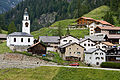 Die das Dorfbild prägende Kirche Innerferrera