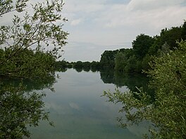 a lake in kaisersee. water in middle, trees to either side.