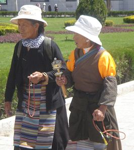 Twee Tibetaanse vrouwen bij het Potala-paleis