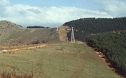 Die Seilbahn auf ihrem höchsten Punkt, Blickrichtung Bulembu