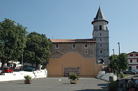 Il frontone e la chiesa di Ainhoa