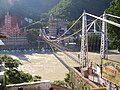 Lakshman Jhula über den Ganges in Indien